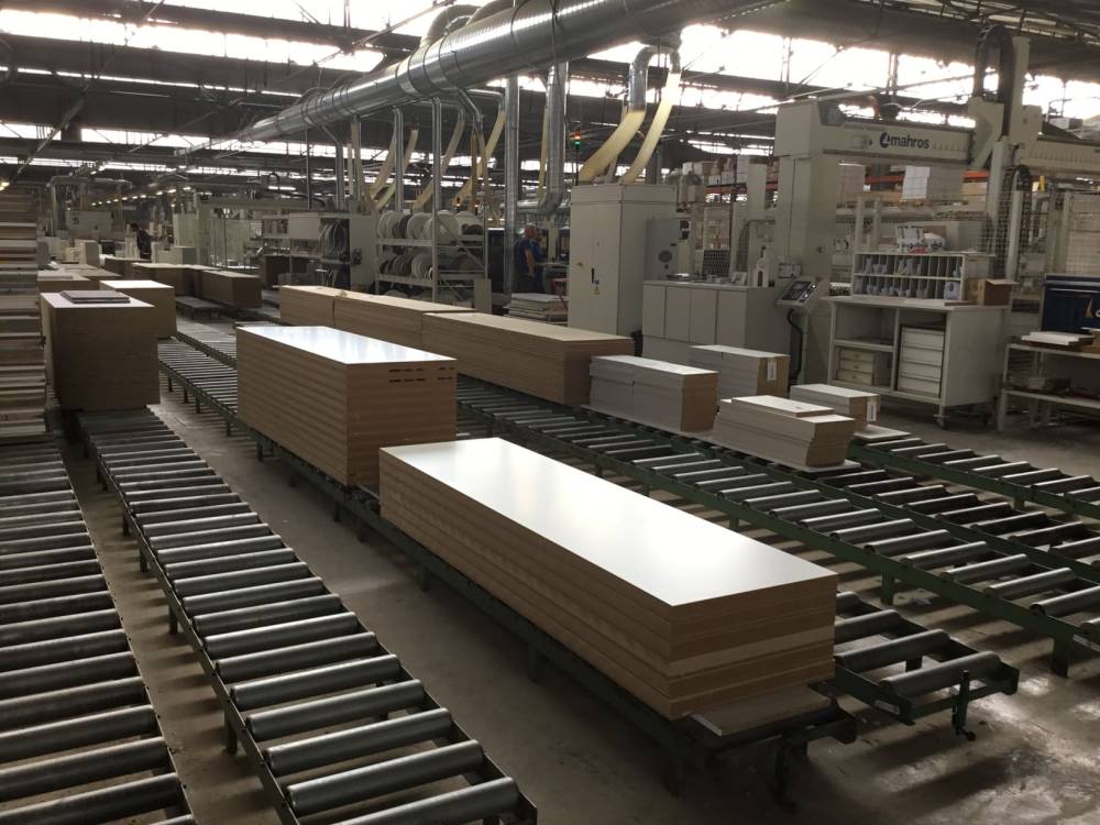 Fabrication usine panneaux meubles ligne production — Mood Inside, agenceur à Annecy