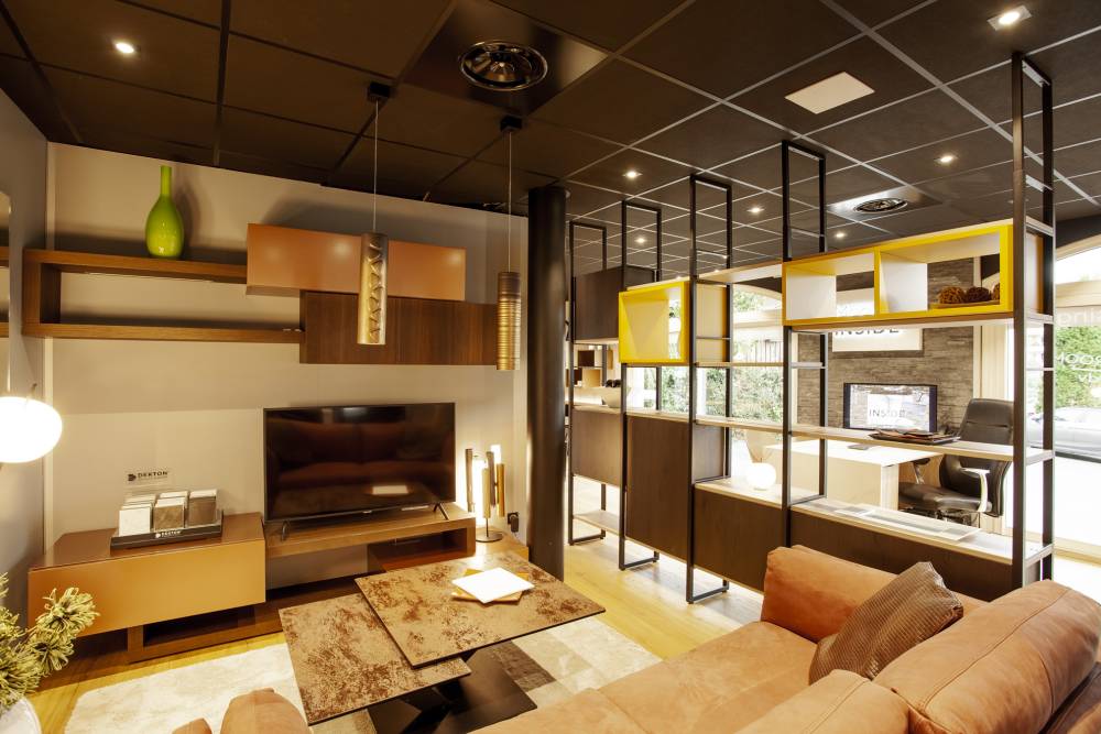 Showroom Mood Inside salon bibliothèque metal jaune — Mood Inside, agenceur à Annecy