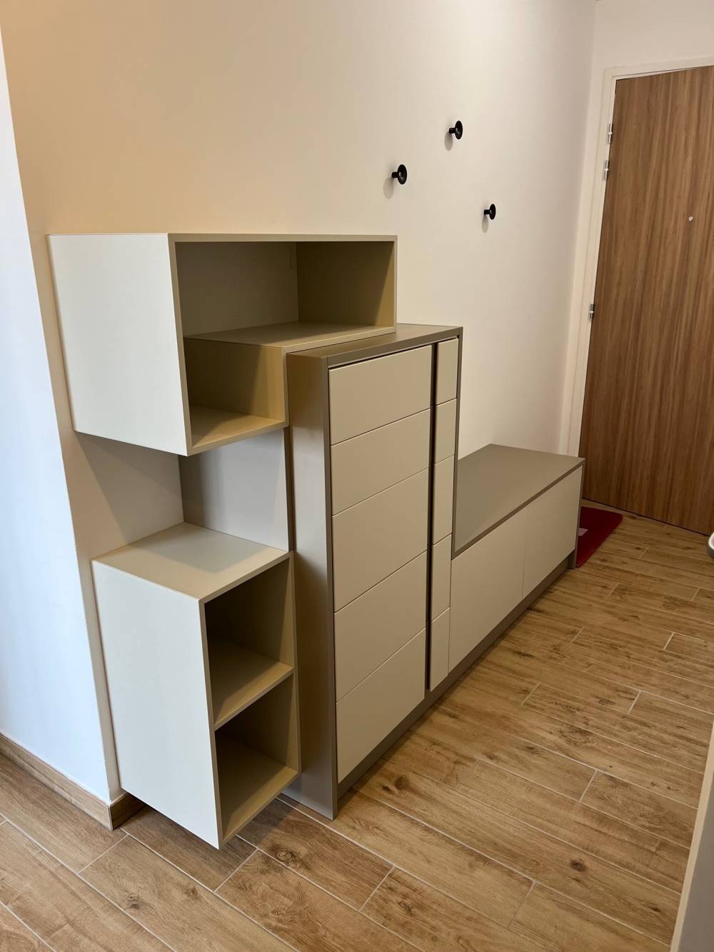 Meuble entree beige blanc commode banc — Mood Inside, agenceur à Annecy