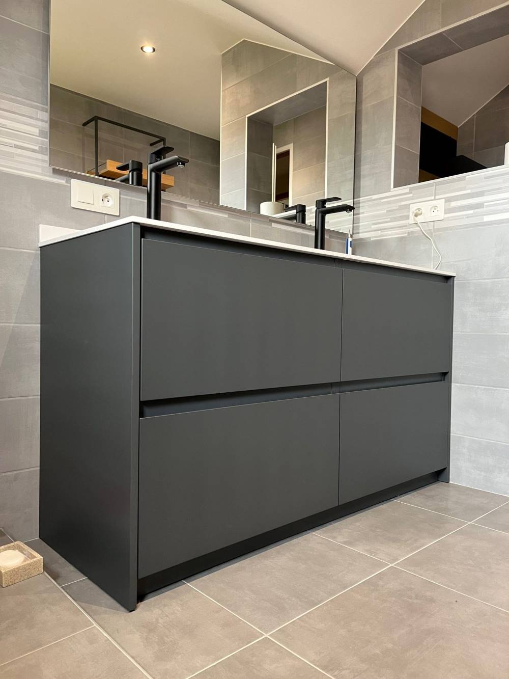 Salle de bain meuble double vasque anthracite — Mood Inside, agenceur à Annecy